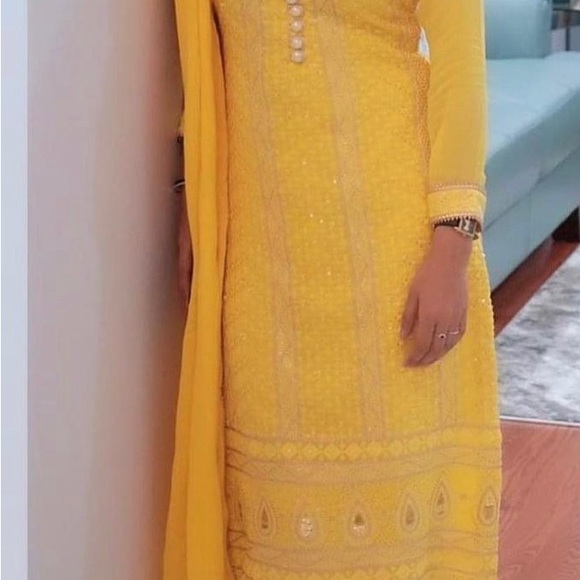 Beautiful Punjabi and Pakistani suit. Different style and material. - Picture 5 of 10